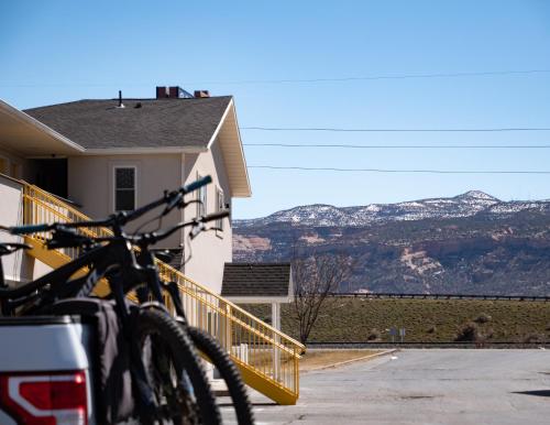 Balanced Rock Inn - photo 13
