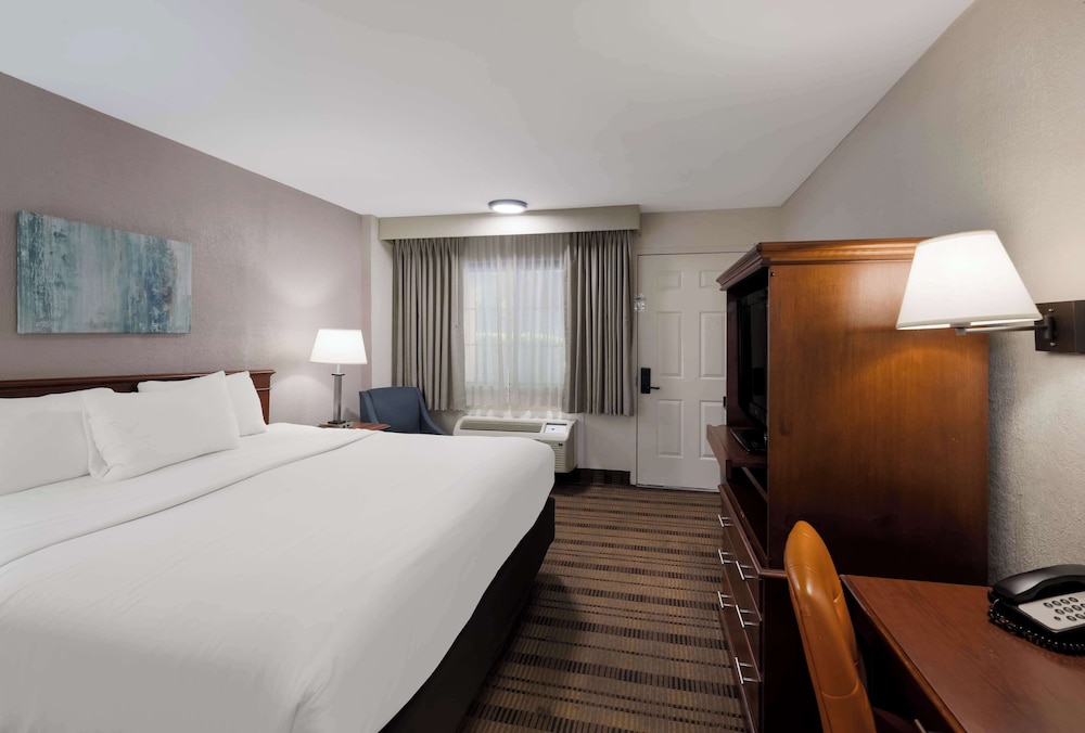 SureStay Plus by Best Western Woodbury Inn - photo 11