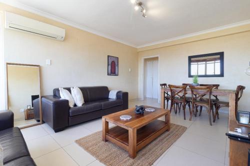 Devonshire 2 Bed apartment Green Point