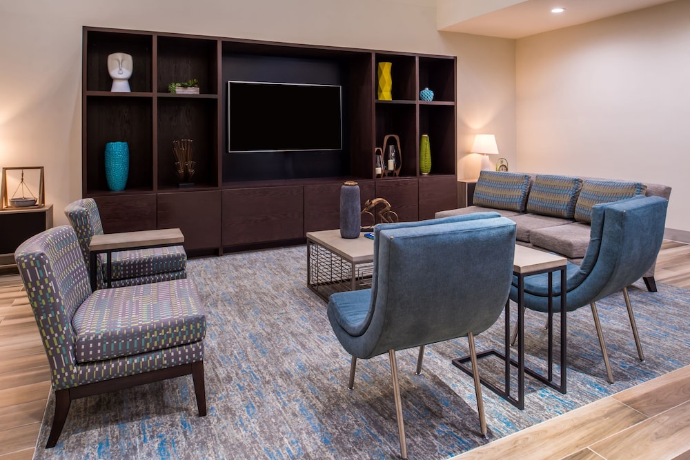 Holiday Inn & Suites Dallas Addison by IHG - photo 2
