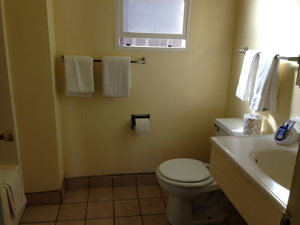 National 9 Motel - photo 15