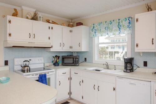 The Beach Fact Oar by Oak Island Accommodations - photo 3