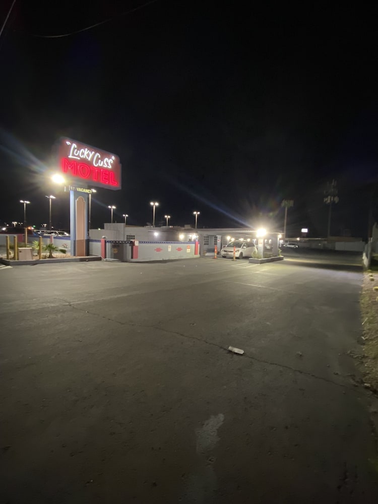 Lucky Cuss Motel - photo 47