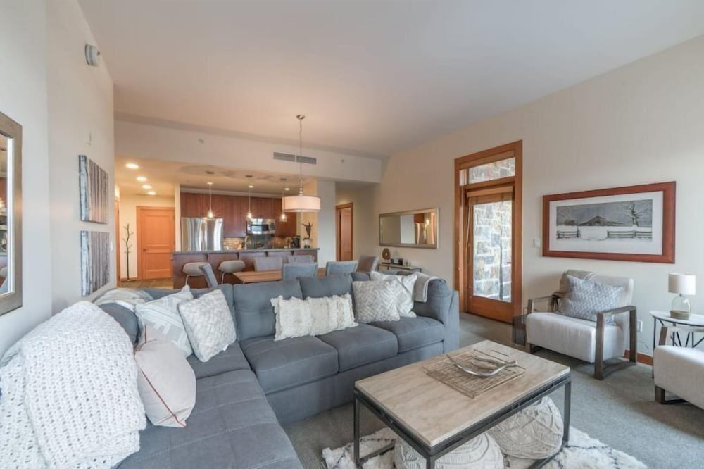 Luxury Ski in Ski out 3 Bedroom Mountain Resort Vacation Rental in the Heart of Snowmass Base Village - photo 28