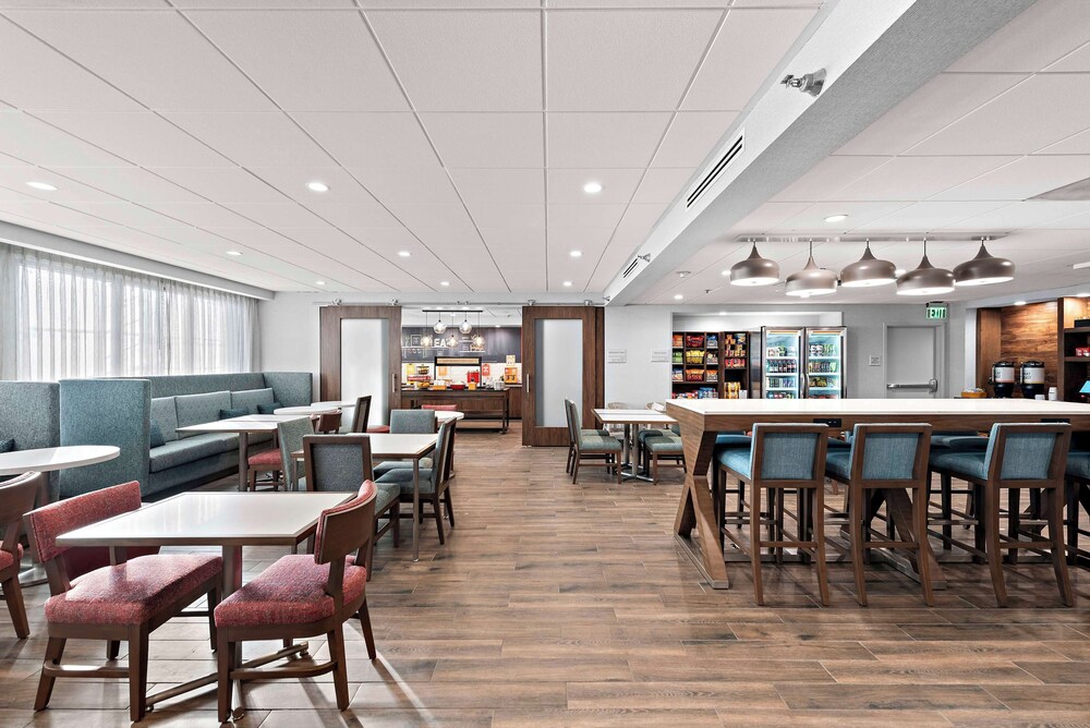 Hampton Inn by Hilton Los Angeles Airport - photo 27