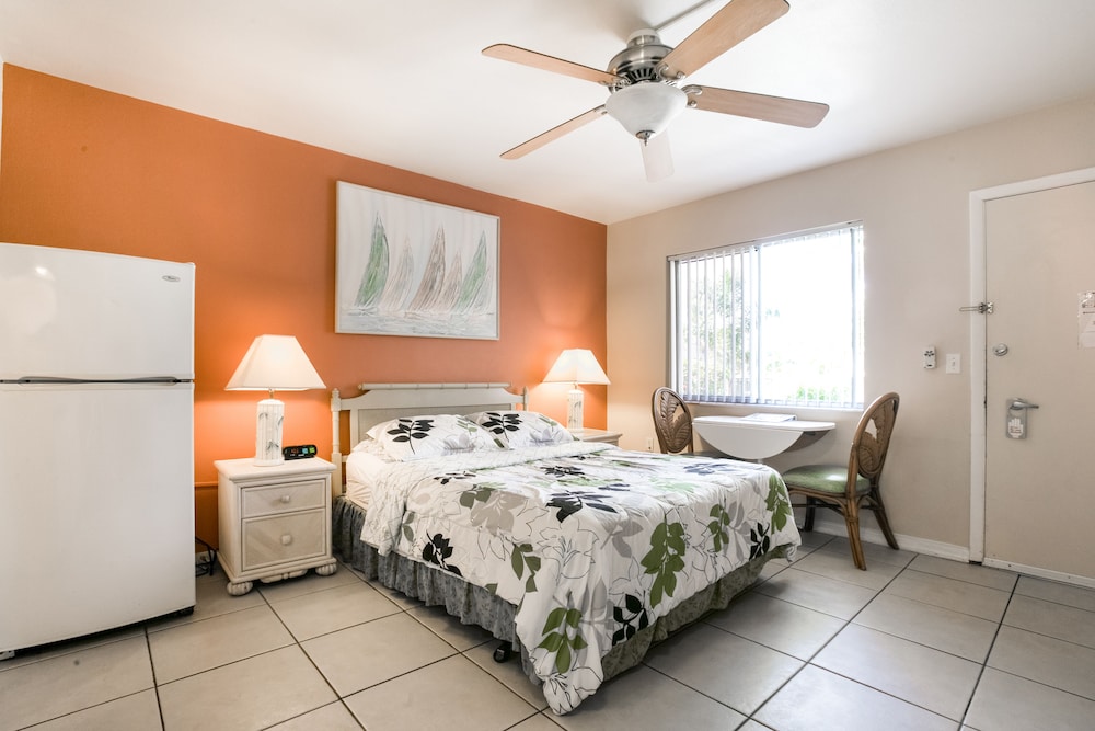 Hideaway Waterfront Resort & Hotel - photo 16