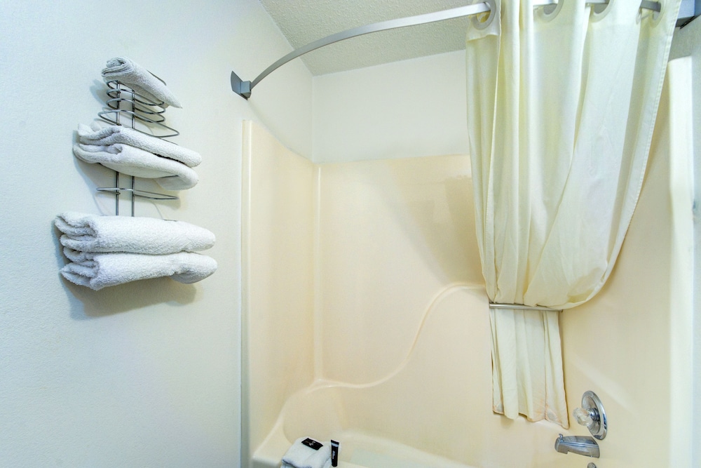 Capital O Amerihost Inn and Suites Kingdom City Hwy 54 MO - photo 47