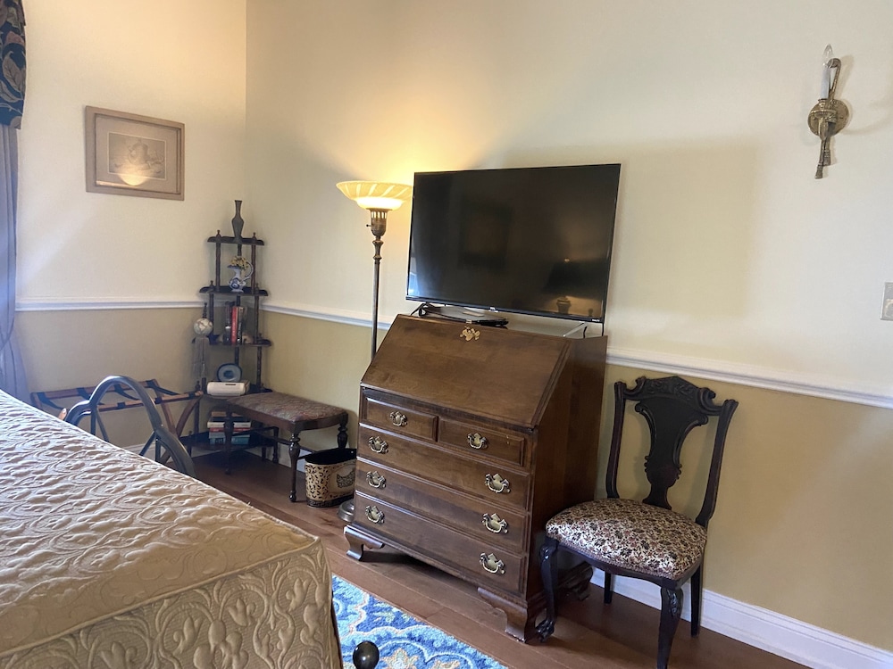 The Cypress Inn Bed & Breakfast - photo 16