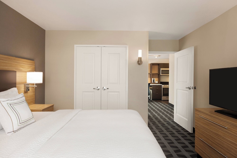 TownePlace Suites by Marriott Cedar Rapids Marion - photo 13