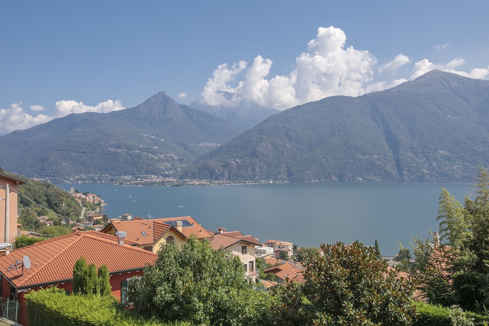 Residence Romina Lakeview Apt. — 4-Star Luxury Hotel in San Siro, Italy