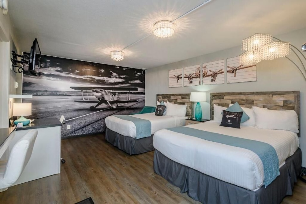 Lions Gate Hotel - photo 14