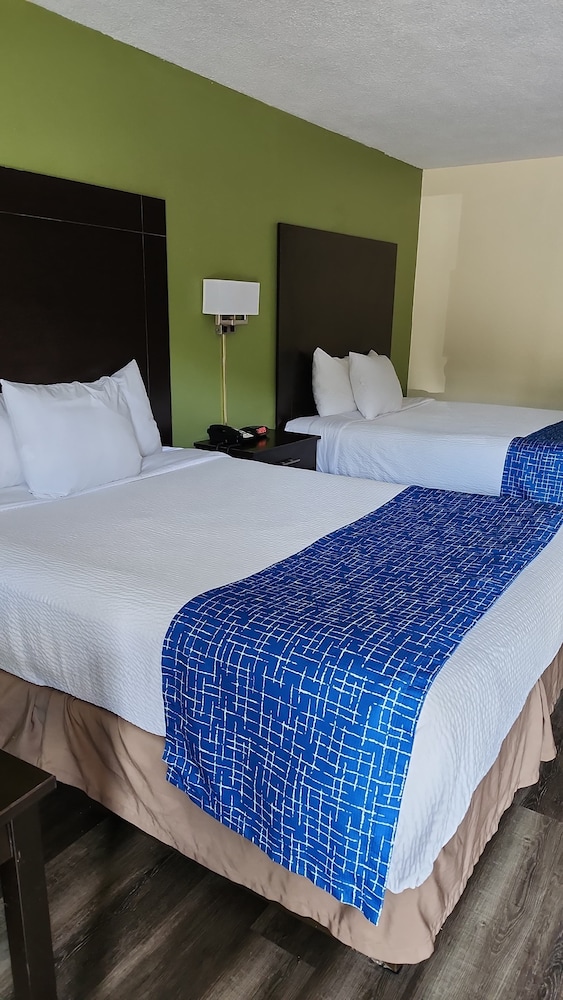 Travelodge by Wyndham Clarksville - photo 8