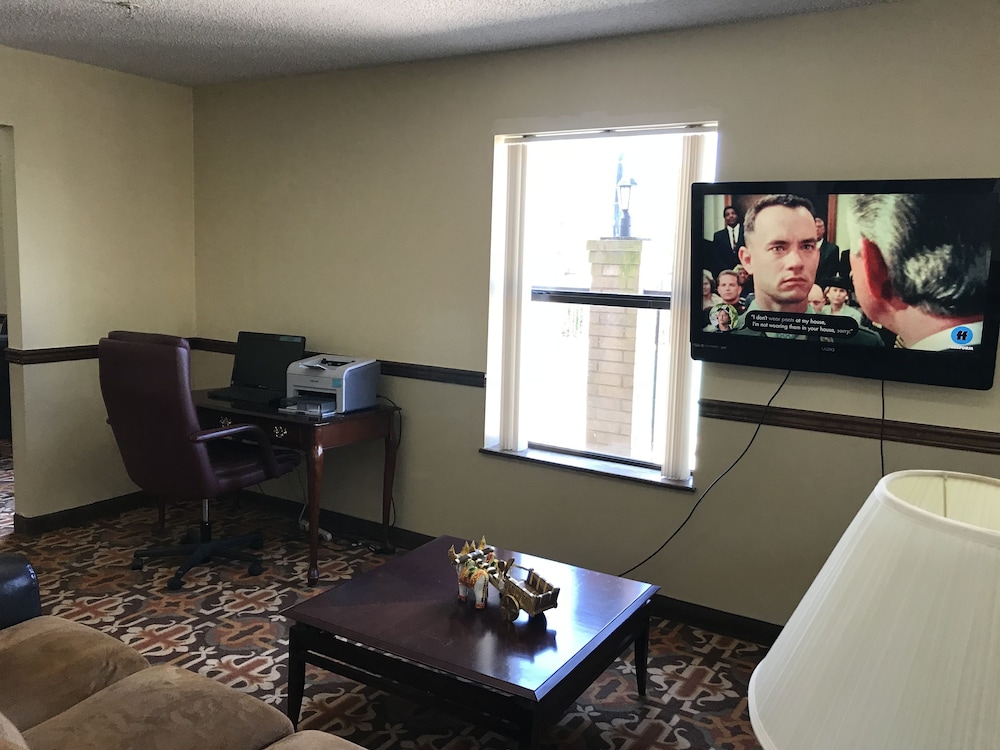 Clairmont Inn & Suites Warren - photo 40