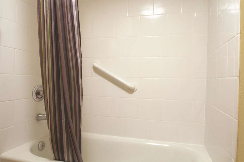 La Quinta Inn & Suites by Wyndham Deerfield Beach I 95 - photo 30