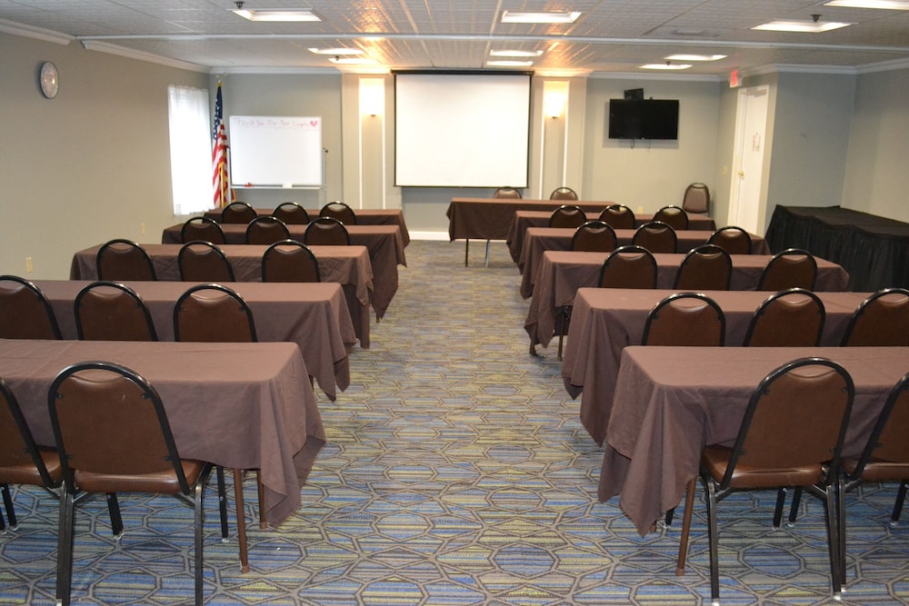 Holiday Inn Express Harrisburg SW Mechanicsburg by IHG - photo 24