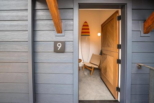 Longboard Studio includes King Bed and Kitchenette - last minute hotel in Unknown City