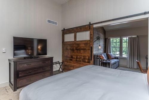 Ghost Light Inn - photo 8