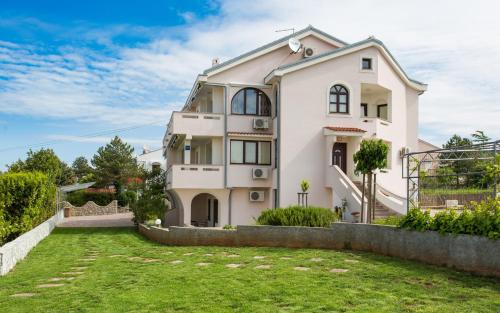 Apartment Punat 17857b — 4-Star Luxury Hotel in Punat, Croatia