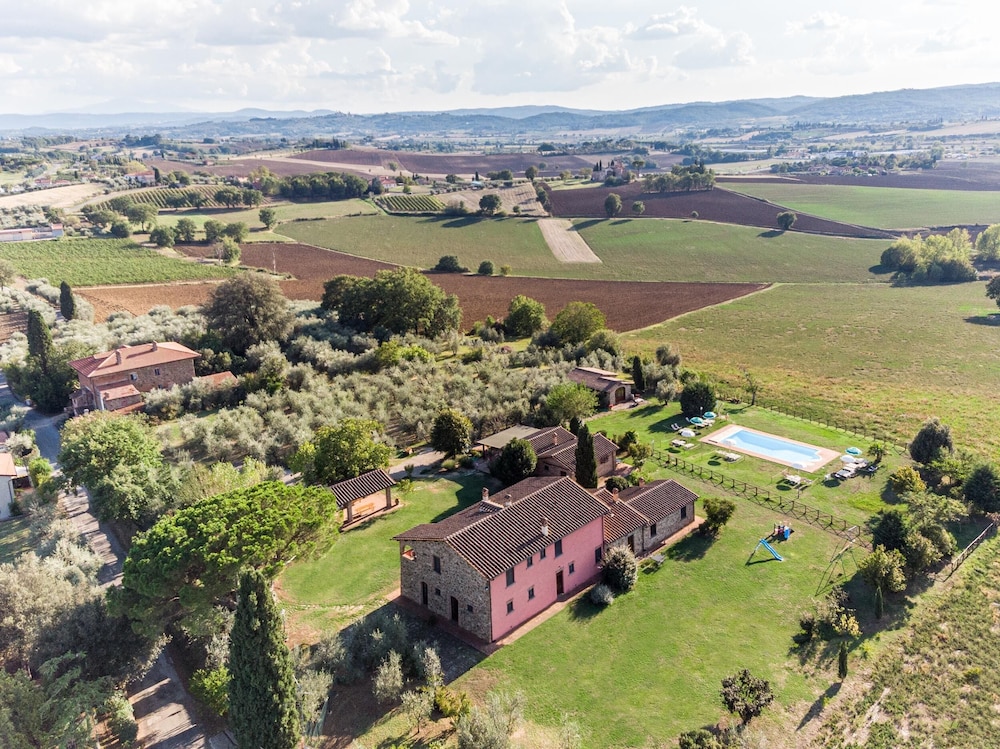Il Querciolo Azienda biologica Agriturismo e Cantina — 4-Star Luxury Hotel in Marciano, Italy