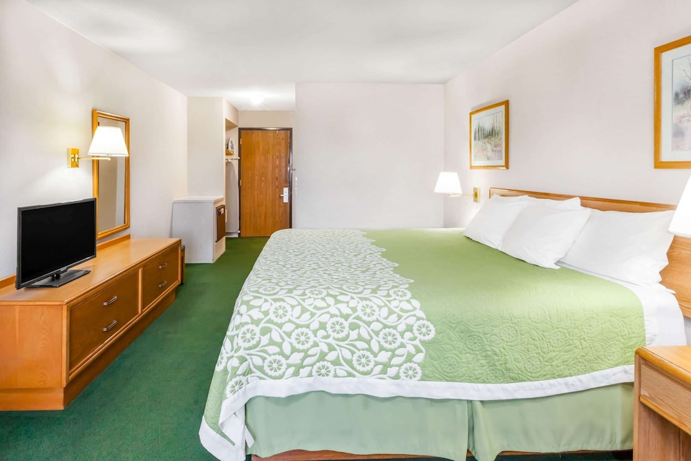 Days Inn by Wyndham Alpena - photo 15
