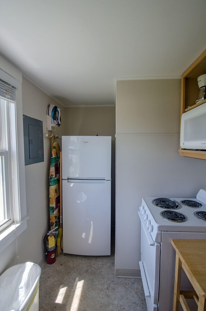 East Harbour Motel and Cottages - photo 26
