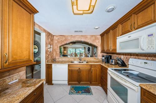 La Puerta Just Another Day in Paradise on Isla del Sol in St. Petersburg, United States