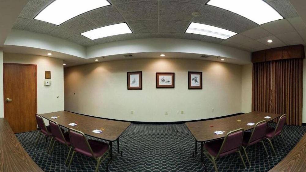 Holiday Inn Express & Suites Vinita by IHG - photo 37
