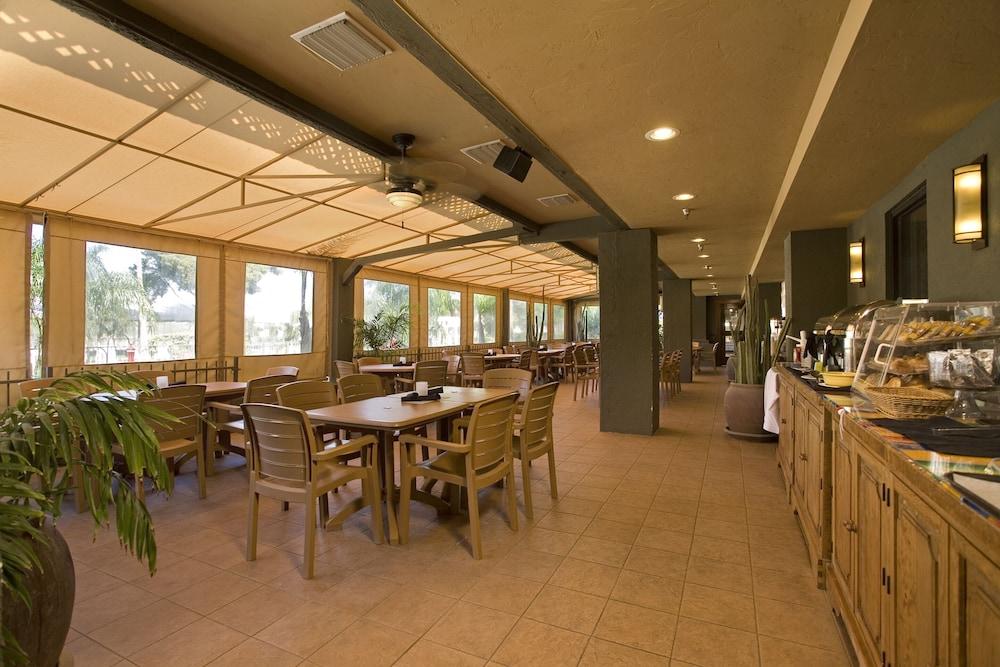 Pueblo Inn - photo 17
