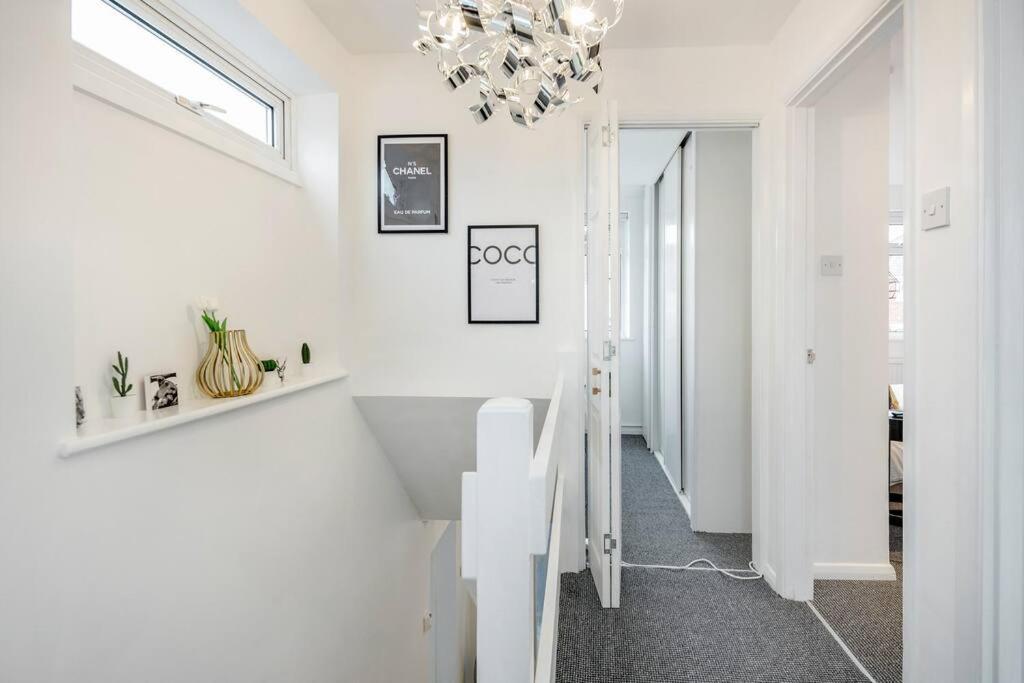 Newly renovated 5 Bed LONG STAY discount in Wingfield, United Kingdom