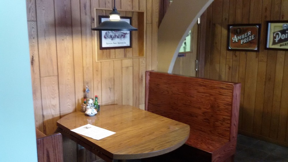 Knights Inn Stevens Point - photo 17
