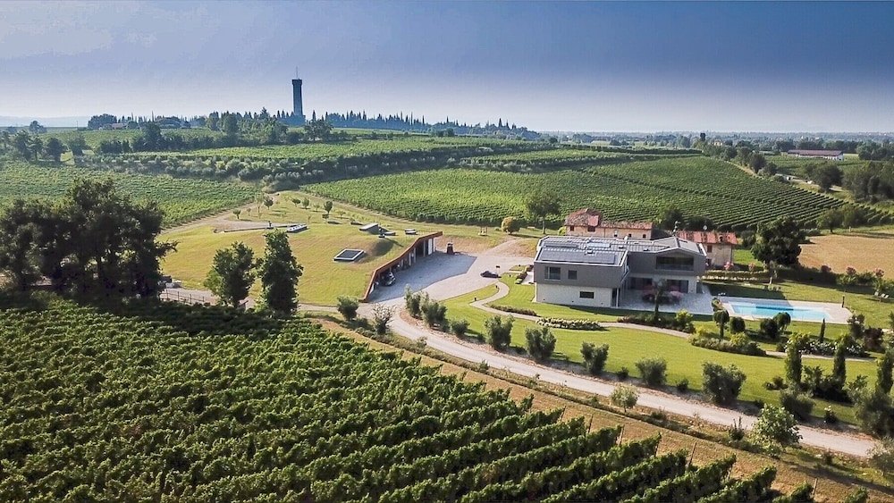 Cobue Wine Resort & Spa — hotel in Pozzolengo