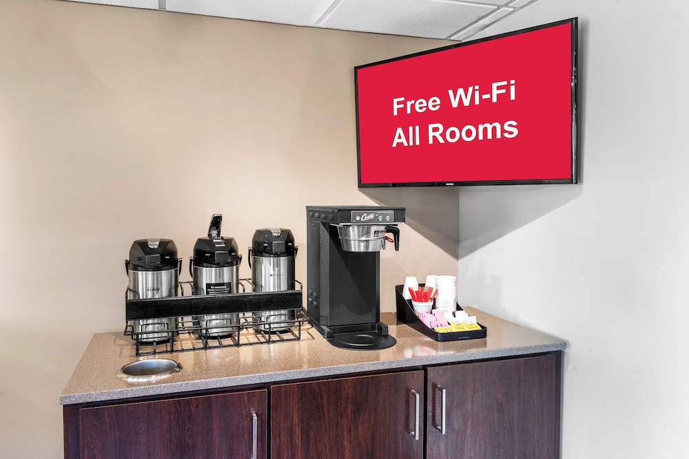 Red Roof Inn Indianapolis North College Park - photo 27