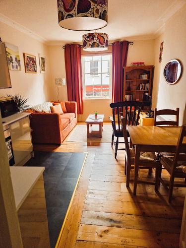 Central Gloucester Self Catering Flat A Hidden Gem — 4-Star Luxury Hotel in Gloucester, United Kingdom