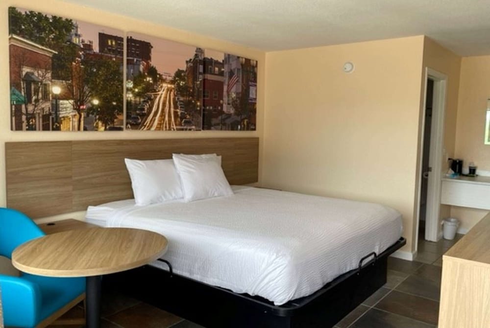 Days Inn by Wyndham Branson Near Theatre District - photo 7