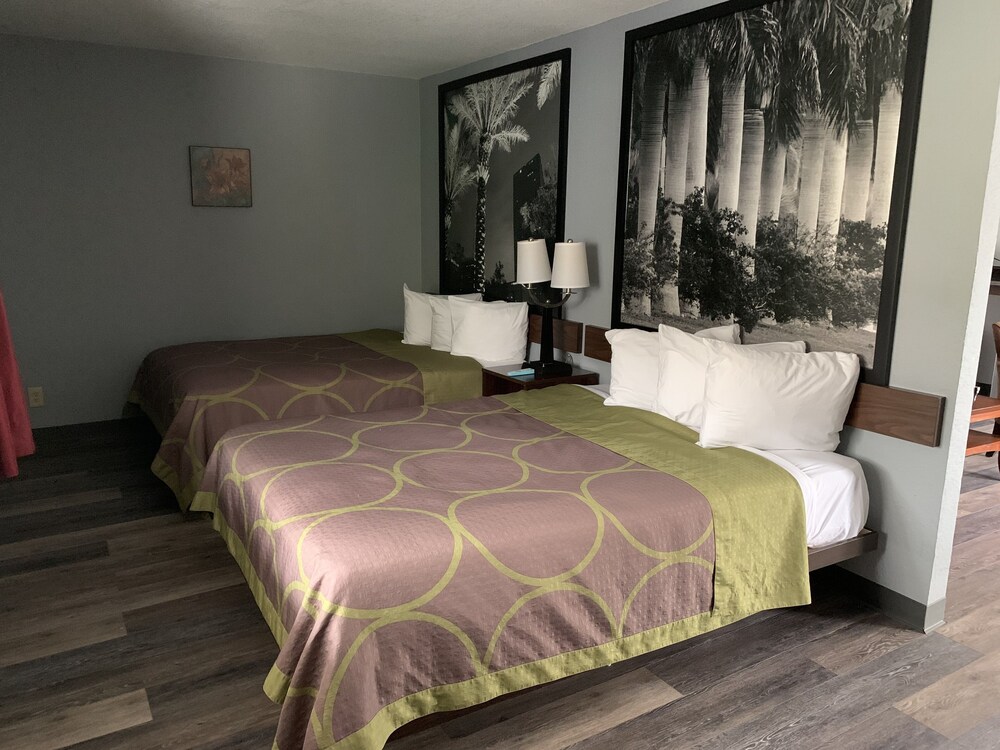 Super 8 by Wyndham Naples - photo 10