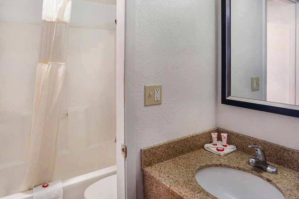 OYO Townhouse Dodge City KS - photo 12