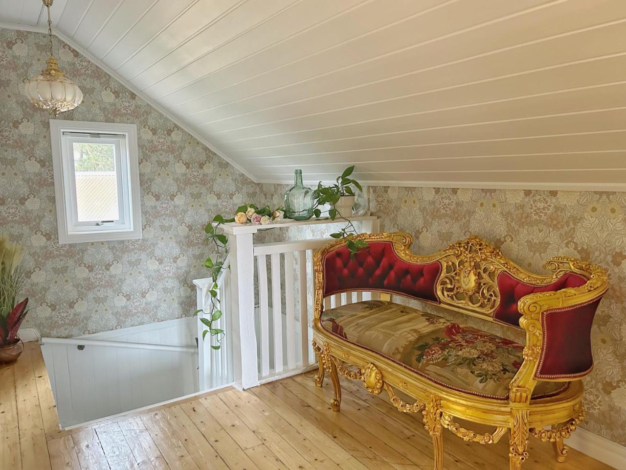 The Nordby Cabin 3 minutes from E6 — 4-Star Luxury Hotel in Stroemstad, Sweden