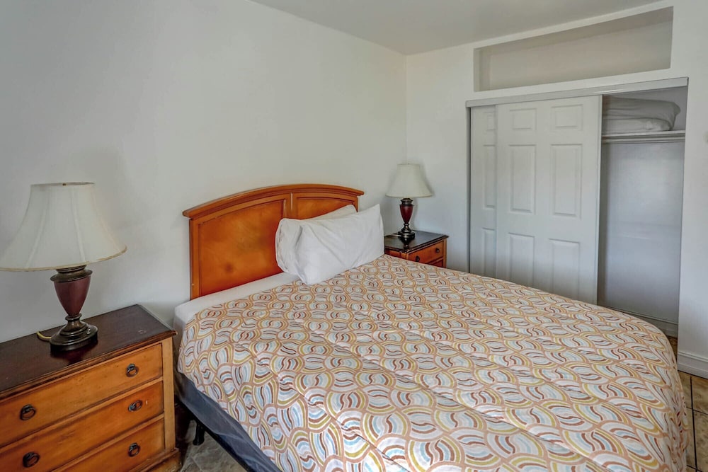 Richard's Motel - photo 43