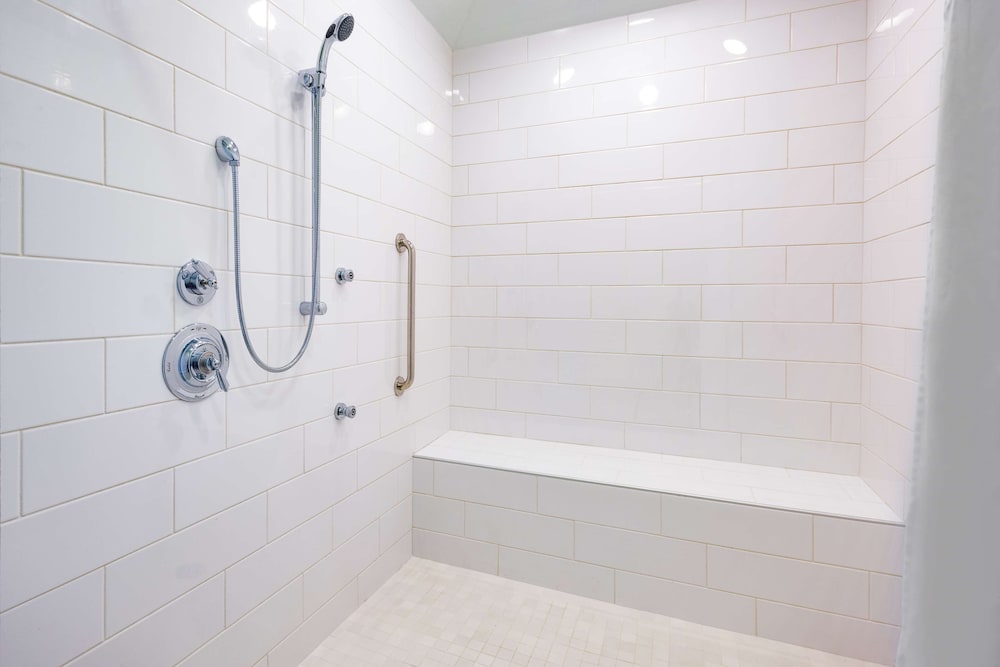 Hampton Inn Mount Airy - photo 32