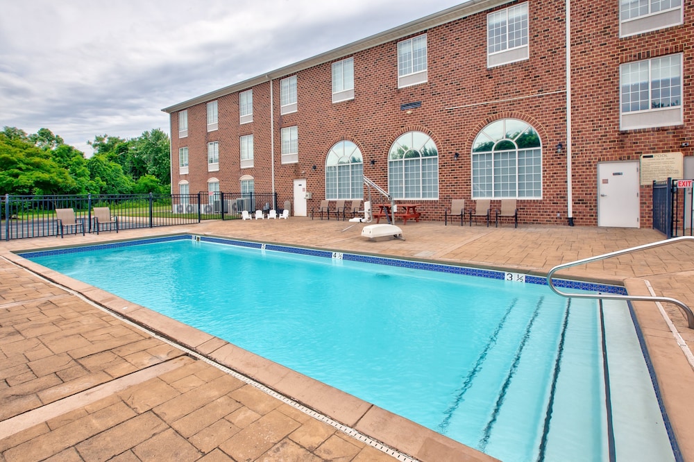 Holiday Inn Express Hotel & Suites Warrenton by IHG - photo 19