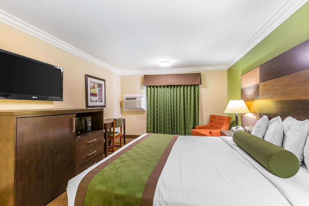 Rodeway Inn & Suites Canyon Lake Menifee West - photo 12