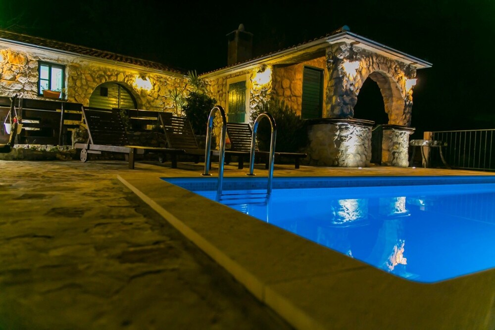 Villa Luma Makarska Exklusiv — 4-Star Luxury Hotel in Baska Voda, Croatia