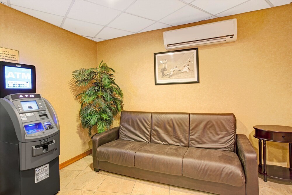 Howard Johnson Express Inn Bronx - photo 16