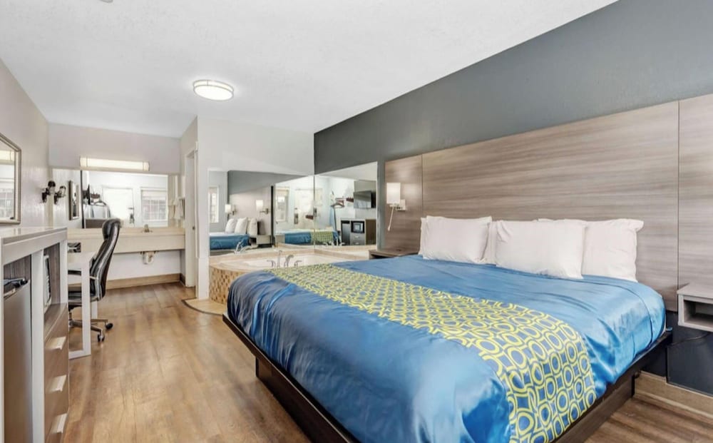 Grove City Travel Inn Columbus South in Grove, United States