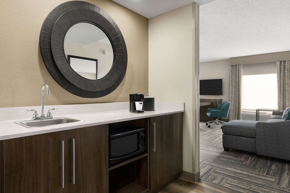 Hampton Inn & Suites Salisbury Fruitland - photo 18