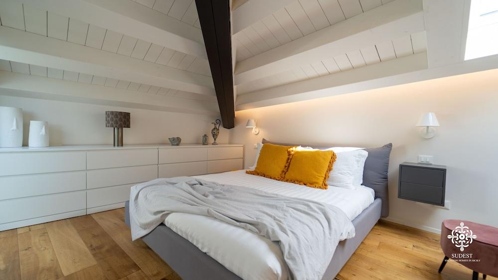 Suite Elios Ortigia — 4-Star Luxury Hotel in Siracusa, Italy