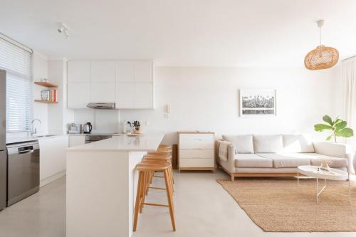1 Bedroom Muizenberg Beach Apartment with Pool and Mountain Views