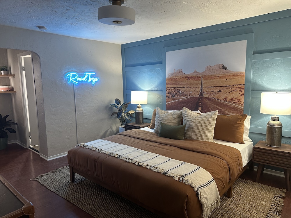 El Trovatore Motel - photo 25