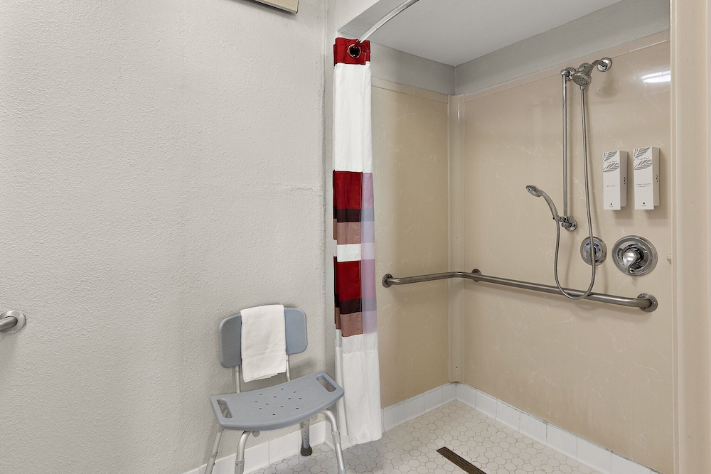 Red Roof Inn Cleveland Westlake - photo 23