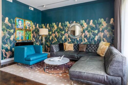 Duplex 3 Bed 2 Bat Apt Steps from Lincoln Square — 4-Star Luxury Hotel in Chicago, United States